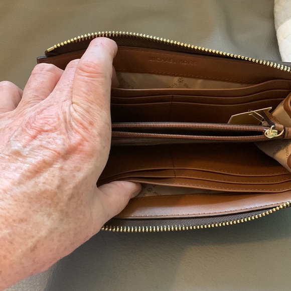 NWT Michael Kors Jet Set Large Zippered Wallet - Picture 5 of 8